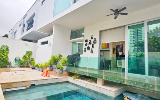 Stunning Townhouse with Private Pool in Altos del Golf