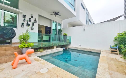 Stunning Townhouse with Private Pool in Altos del Golf