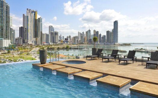 Spacious Waterfront Residence at PH Yacht Club