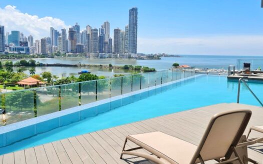 Spacious Waterfront Residence at PH Yacht Club